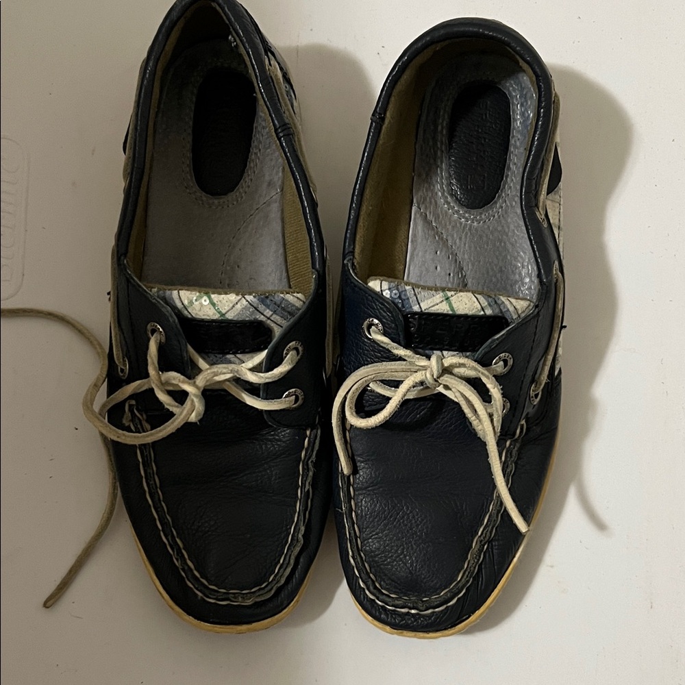 Sperry Black Leather Flats with Moccasin Stitching